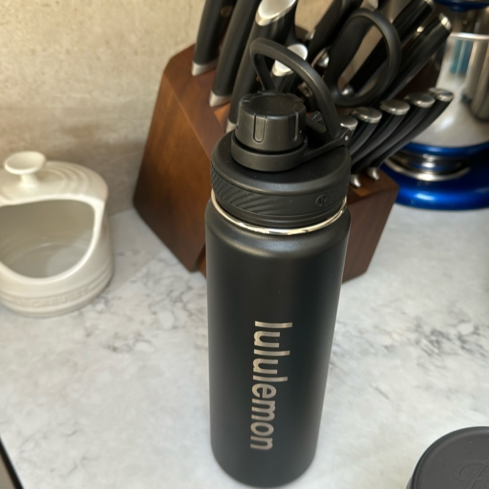 Lululemon water bottle